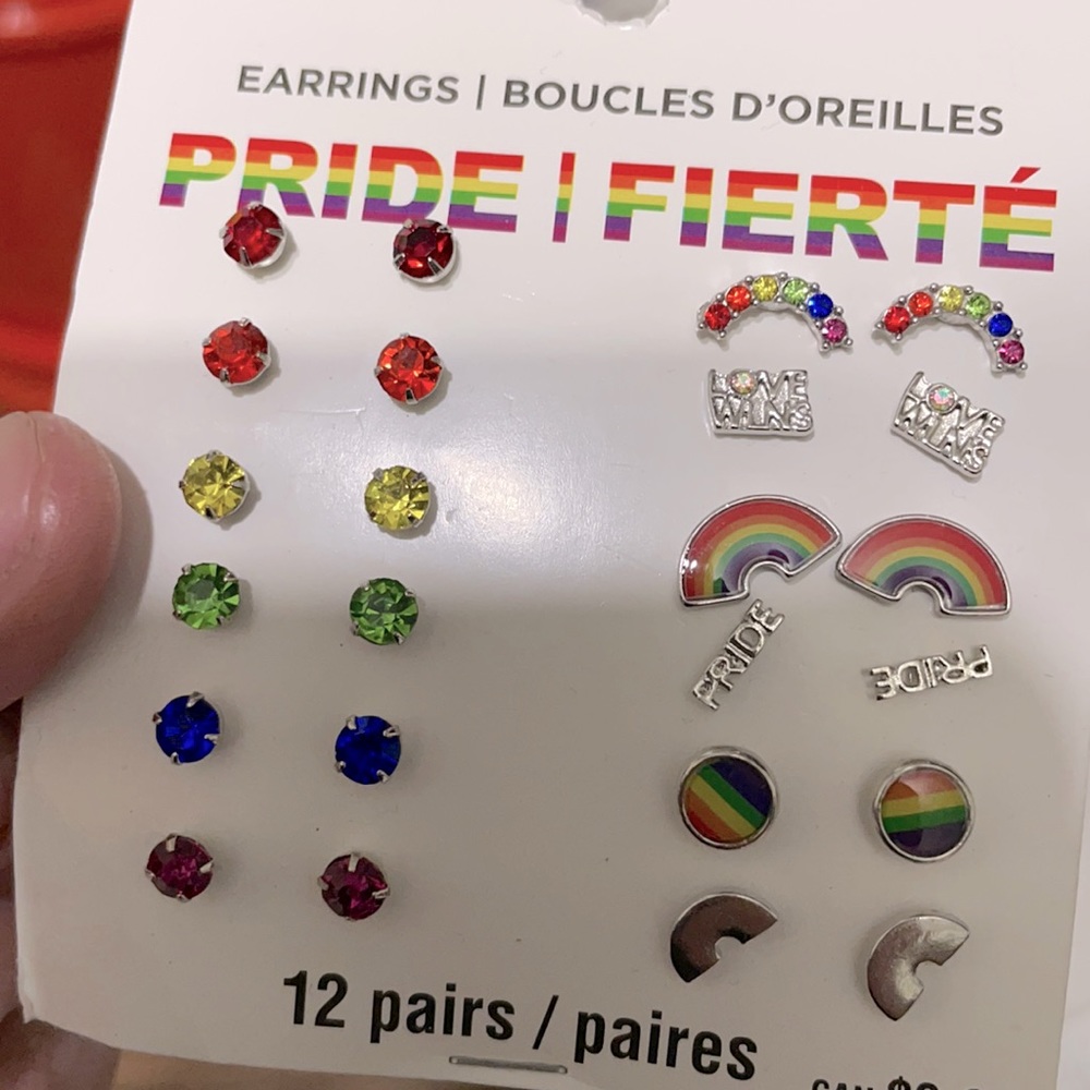 PRIDE EARRINGS RAINBOW 🌈 12 pairs NEW!
